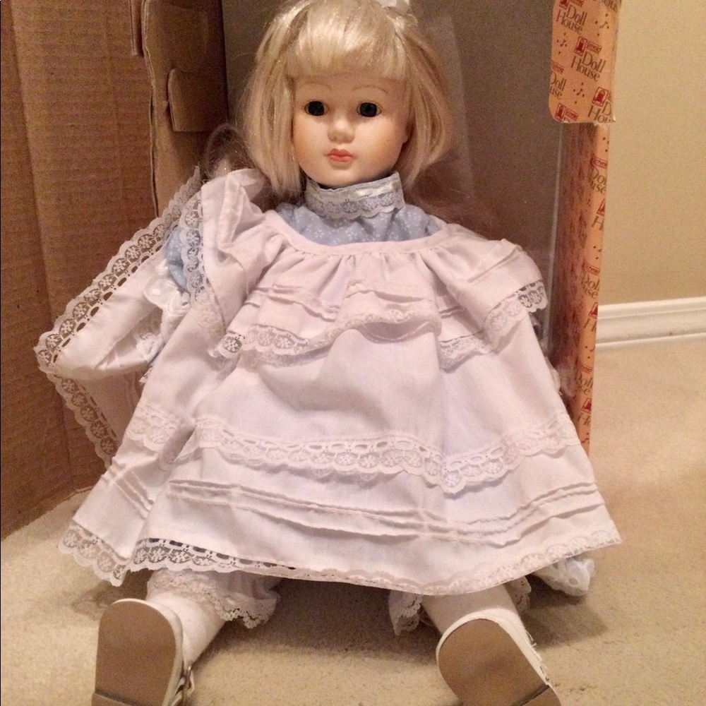 The Dollhouse porcelain collectable doll - Picture 1 of 4